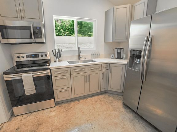 4th image of 6929 De Soto Ave #3-1