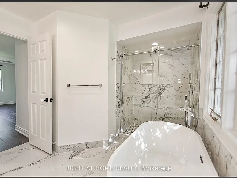 89 W Yonge Blvd NW — Photo 31