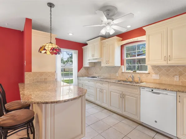 2825 Pinewood Dr, Garland, TX 75044