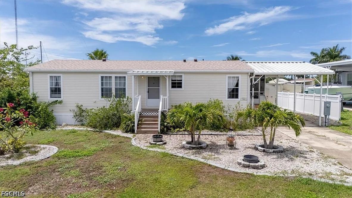 3 bed, 2.0 bath, 1296 sqft, $4,650 — Photo 1