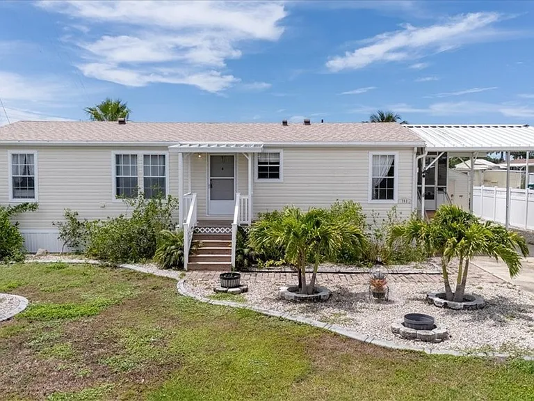 701 Coral Dr — Photo 1