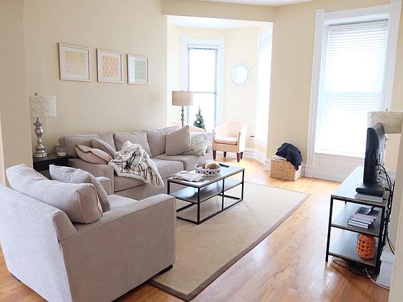 2nd image of 1112 W Armitage Ave APT 2F