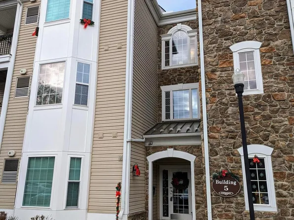 521 Creekside Dr #53, Brookhaven, PA 19015