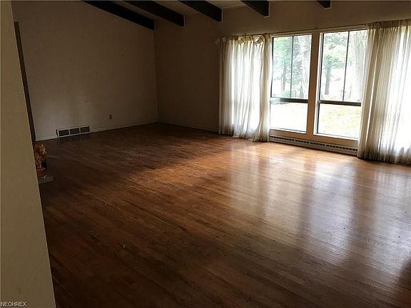 5th image of 400 Nob Hill Dr