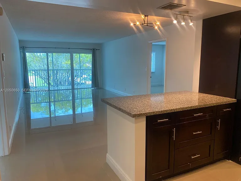 100 Lakeview Dr #316 — Photo 11