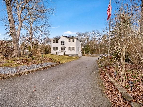 3rd image of 15 Stonewall Ave