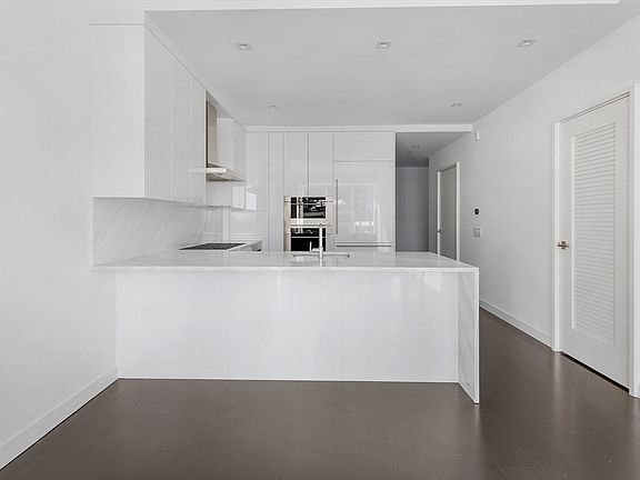 3rd image of 150 Seaport Blvd Unit 19G
