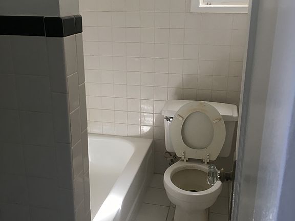 5th image of 251 Lafayette Ave APT B1