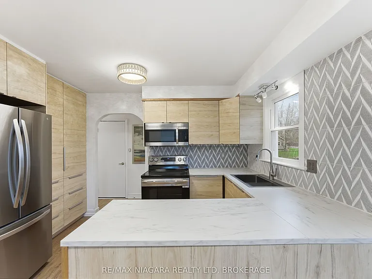 355 Bernard Ave — Photo 5