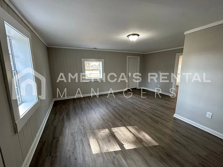 3716 Main St — Photo 6