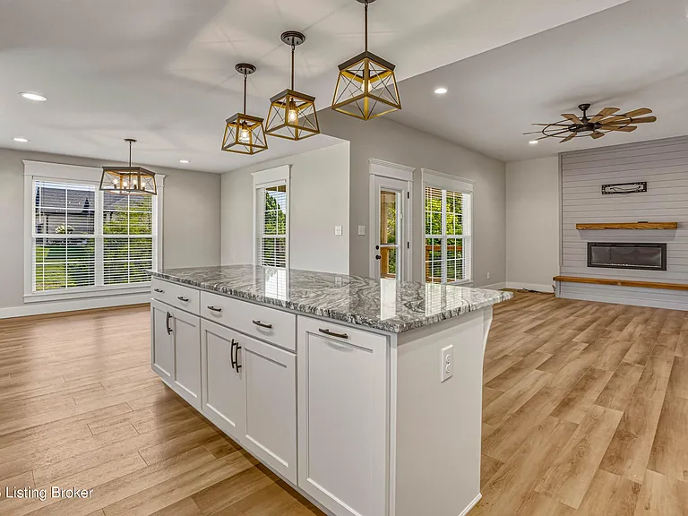 19 Clubhouse Ct — Photo 7