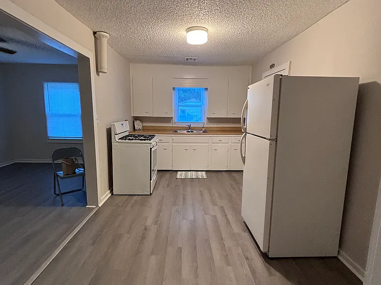301 N Kates Ave — Photo 12