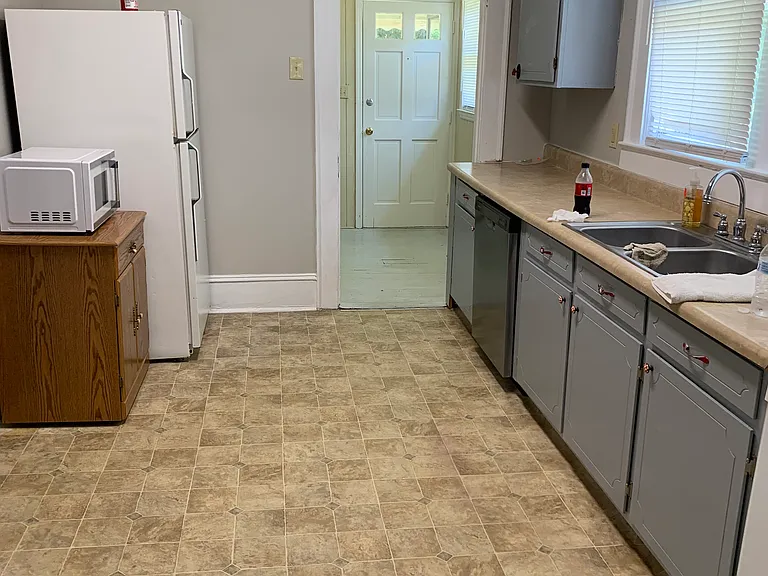 335 Grace St — Photo 11
