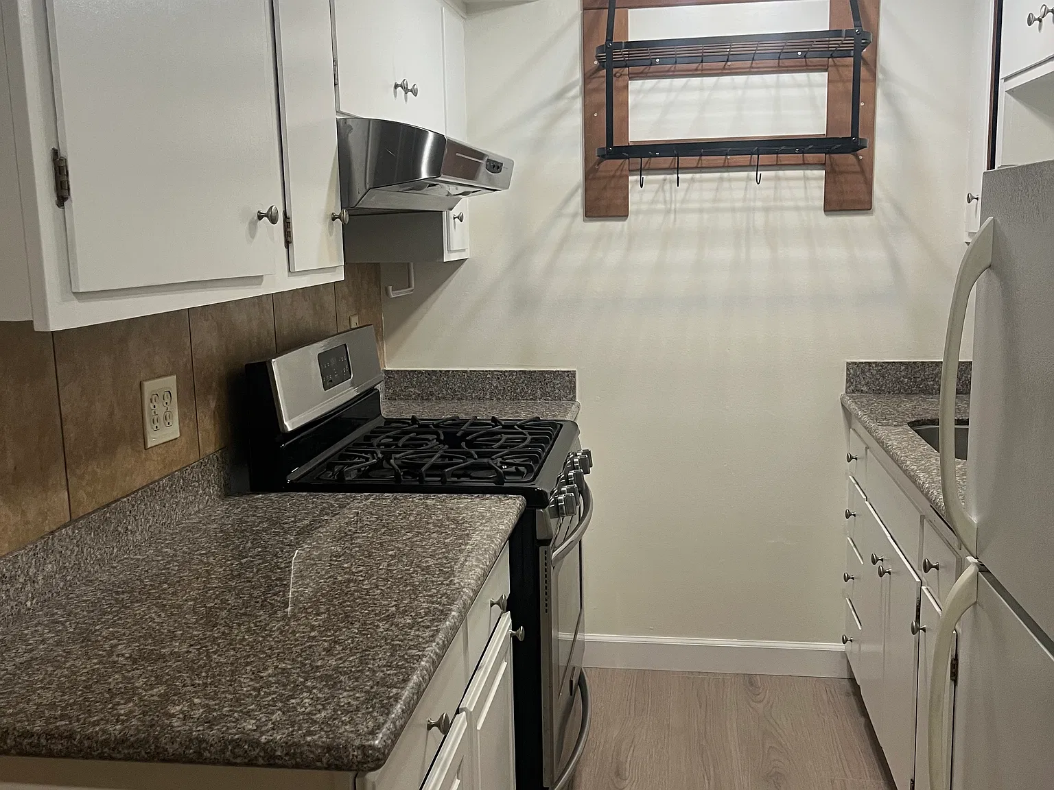 2 bed, 1.5 bath, 800 sqft, $3,250 — Photo 1