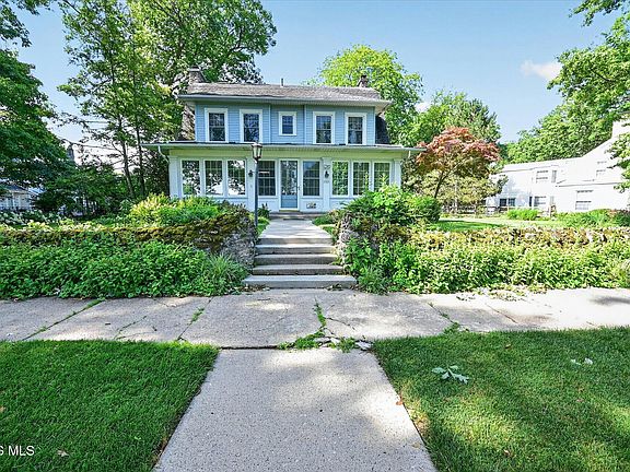 3rd image of 2333 Chevy Chase Ln