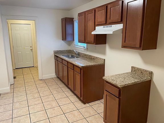 3rd image of 208 N 39th St