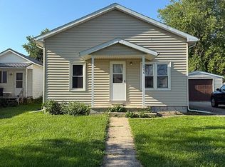 206 E 2nd St, Sanborn, IA 51248