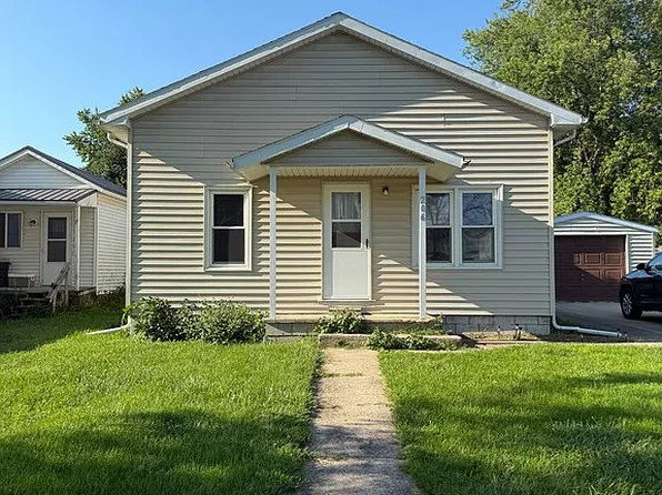206 E 2nd St, Sanborn, IA 51248
