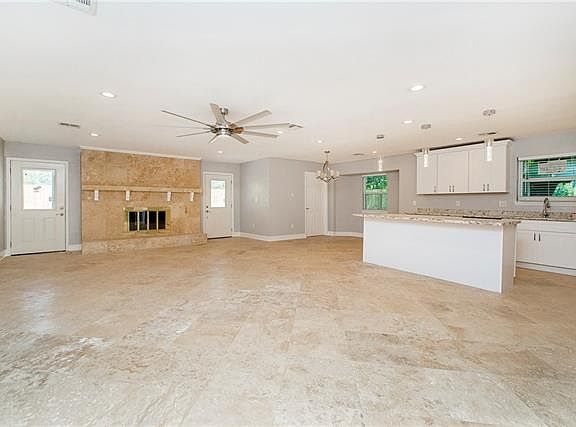 5th image of 327 Ormond Oaks Dr