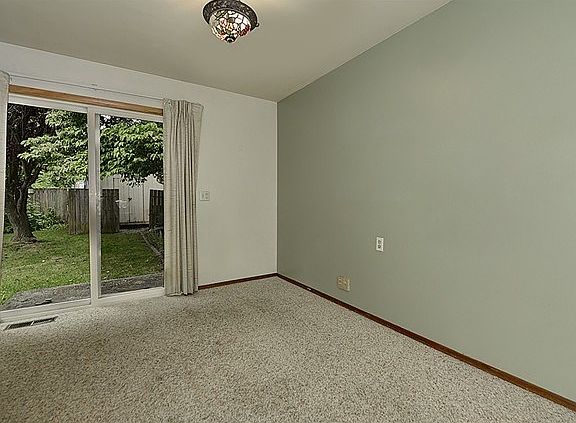 Dining room.