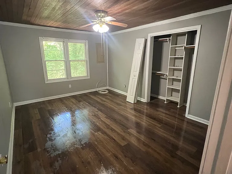 1341 Veterans Pkwy — Photo 10