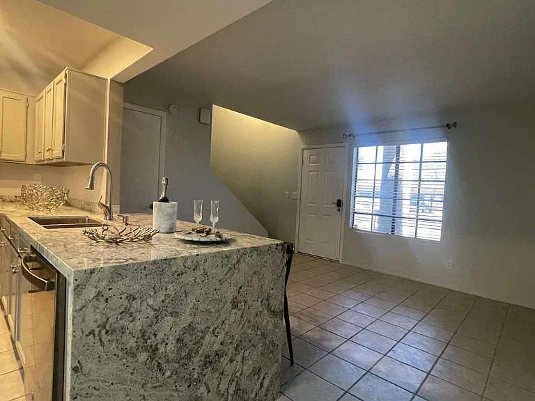 E Belleview Pl — Photo 9