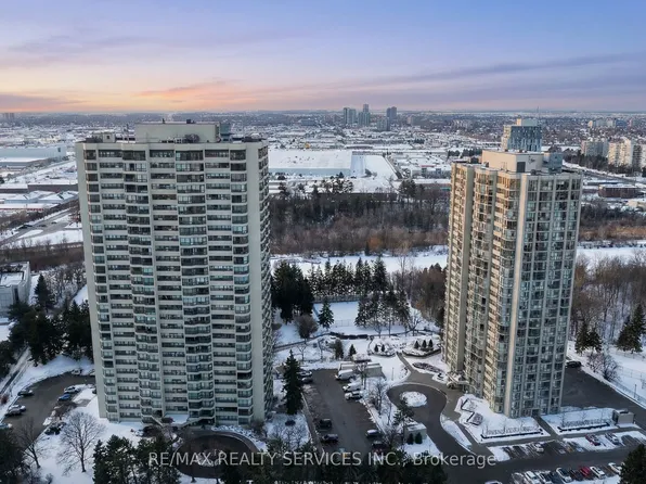 8 Lisa St #203, Brampton, ON L6T 4S6