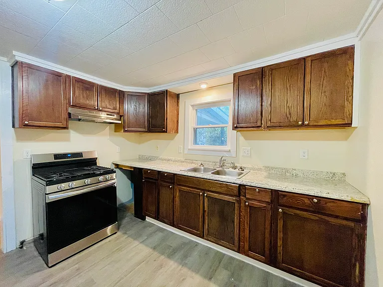 33 Follett St #B — Photo 7