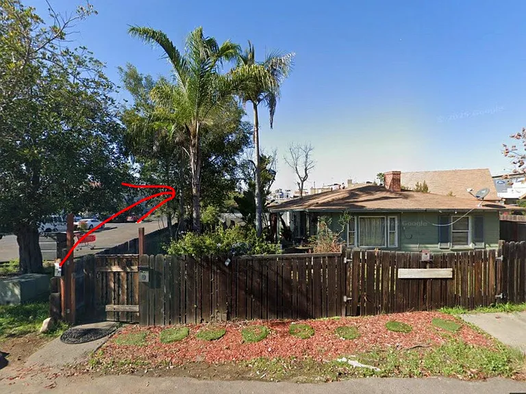 5252 1/2 Wood St — Photo 3