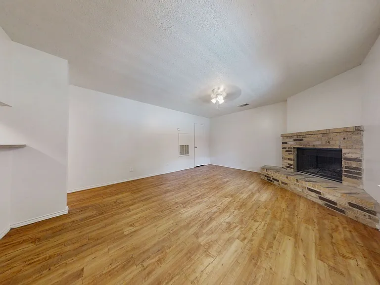 Stadium View Apartments — Photo 30