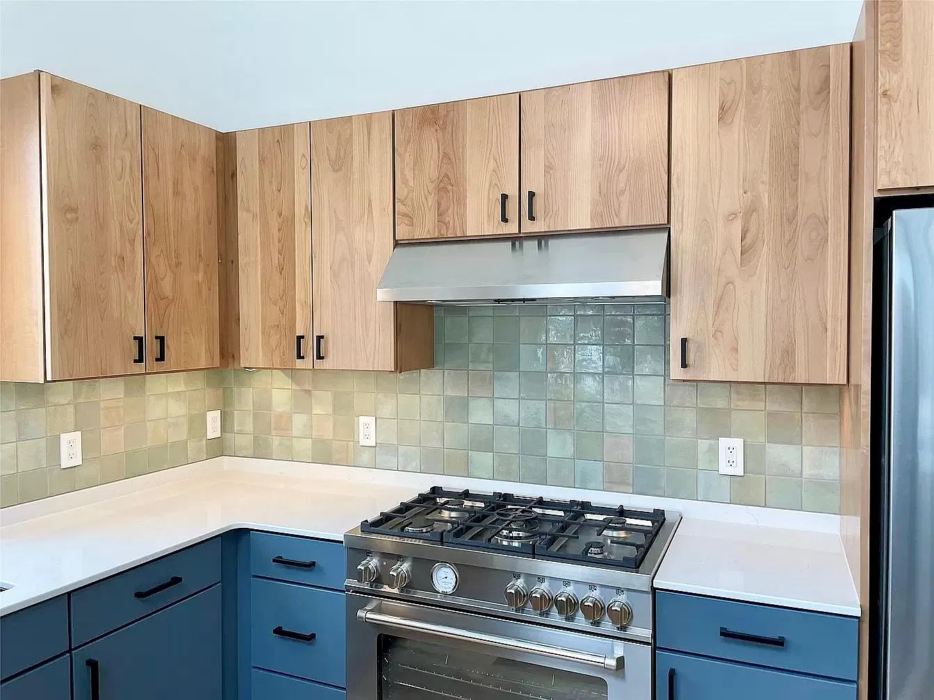 3 bed, 2.5 bath, 1800 sqft, $3,600 — Photo 3