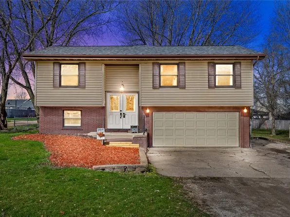1300 Park Ave, Center Point, IA 52213