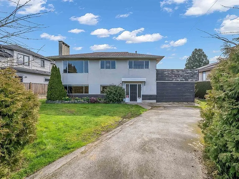8620 Camden Cres — Photo 17