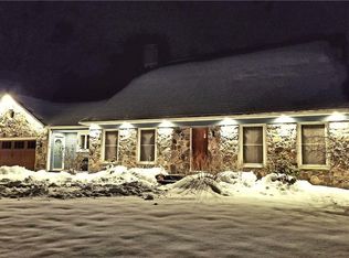114 Stonehenge Dr, Orchard Park, NY 14127