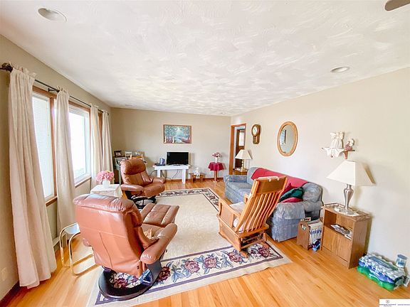 3rd image of 1042 Davenport Ave