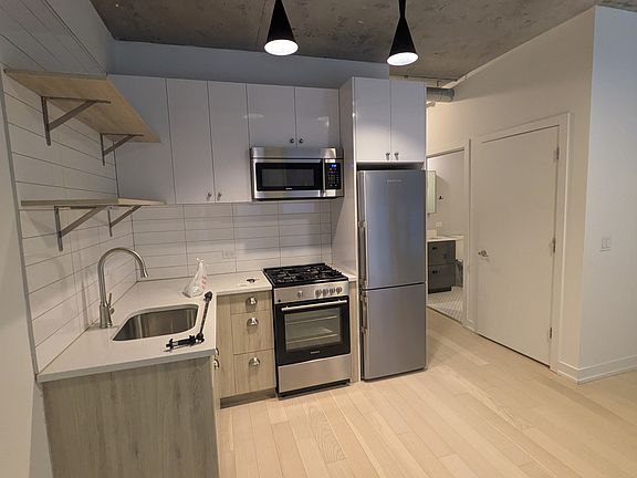 2nd image of 739 N Wells St #108-203