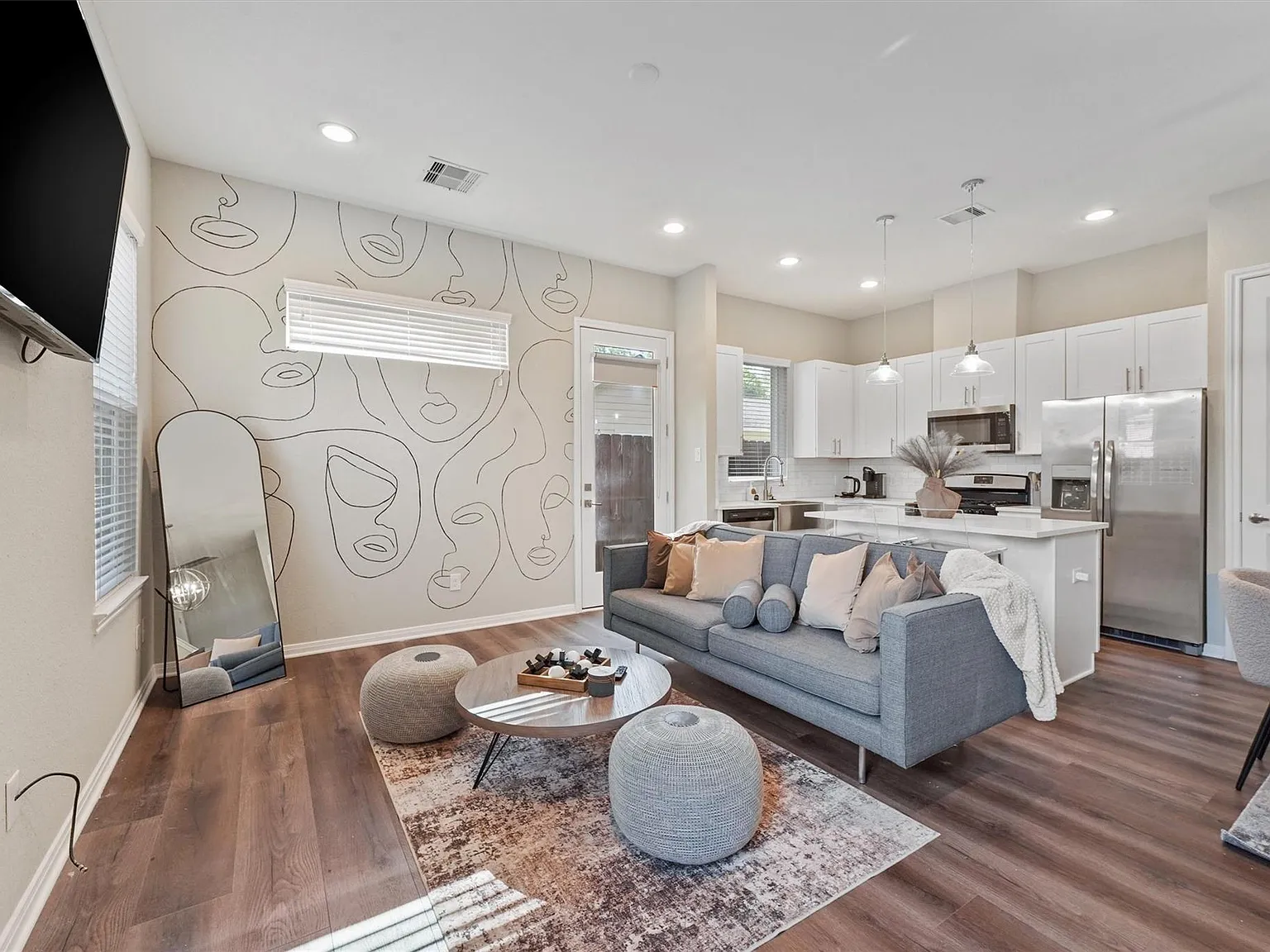 3 bed, 2.5 bath, 1364 sqft, $2,150 — Photo 3