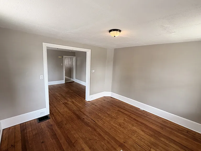 305 N Franklin St — Photo 2