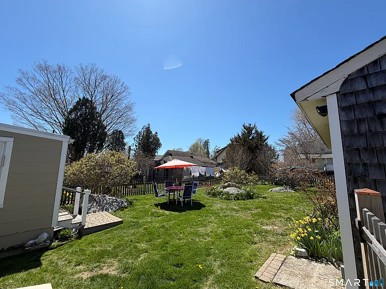 40 Ashworth Ave — Photo 14