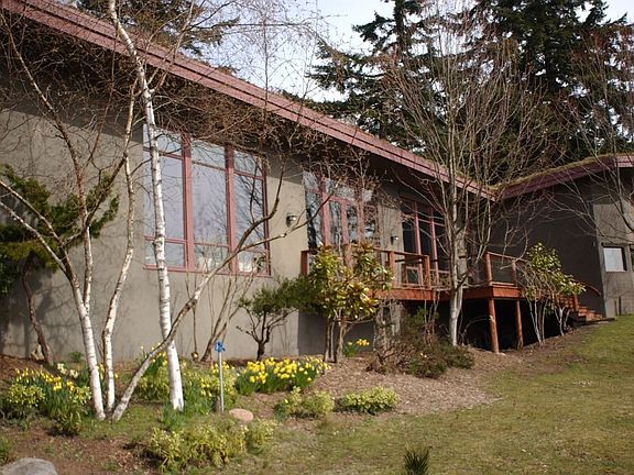 Studio/pool spa bldg. exterior