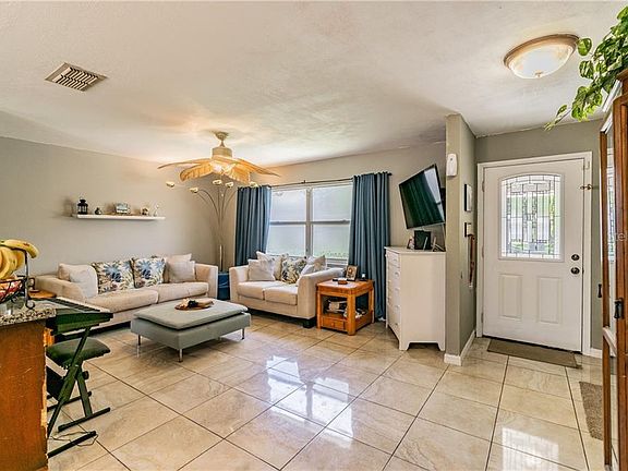 4th image of 11015 Elmhurst Dr