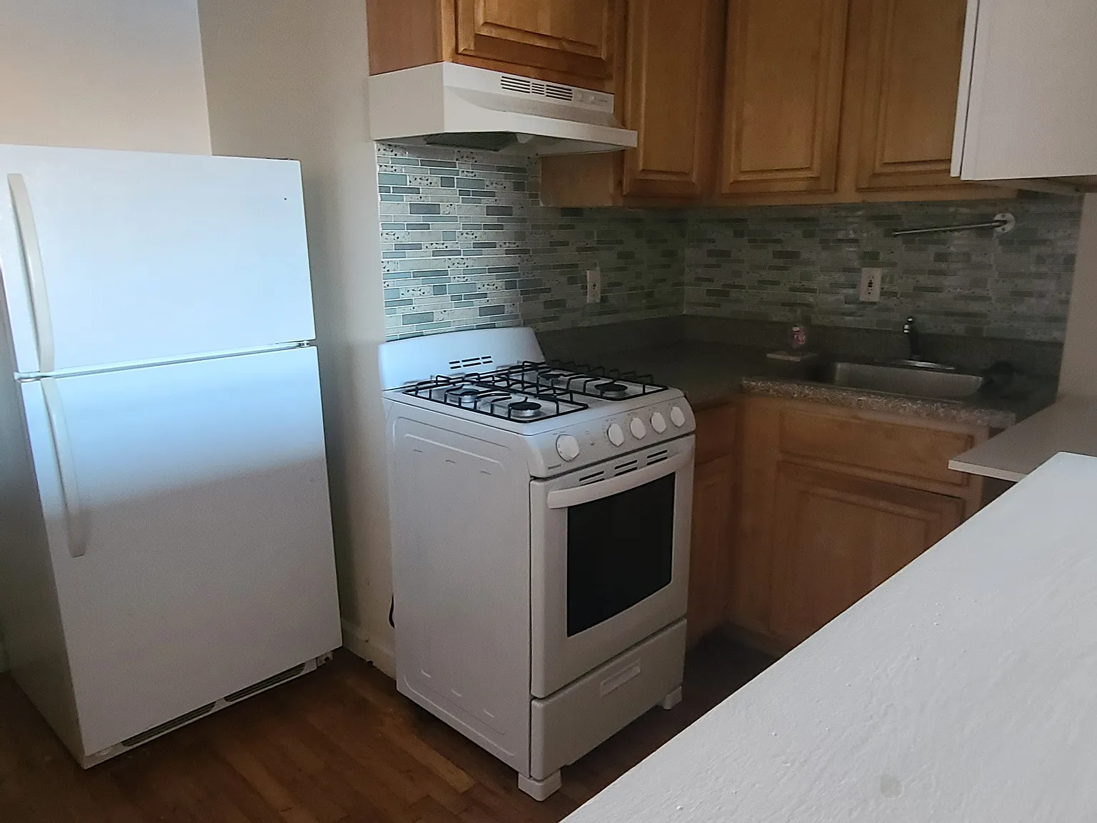 25-20 Crescent Street — Photo 2