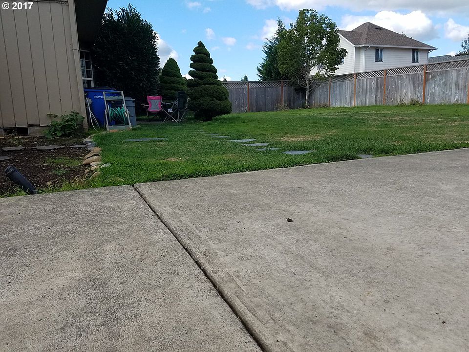2nd image of 10002 NE 83rd St