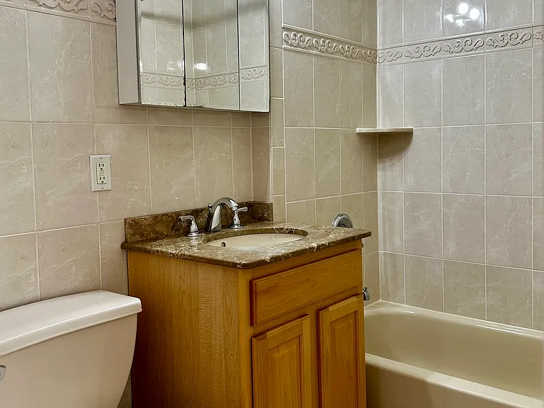 6248 Mount Olivet Cres — Photo 10