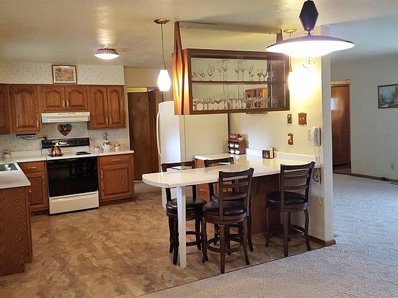 3rd image of 49 Sunset Ln