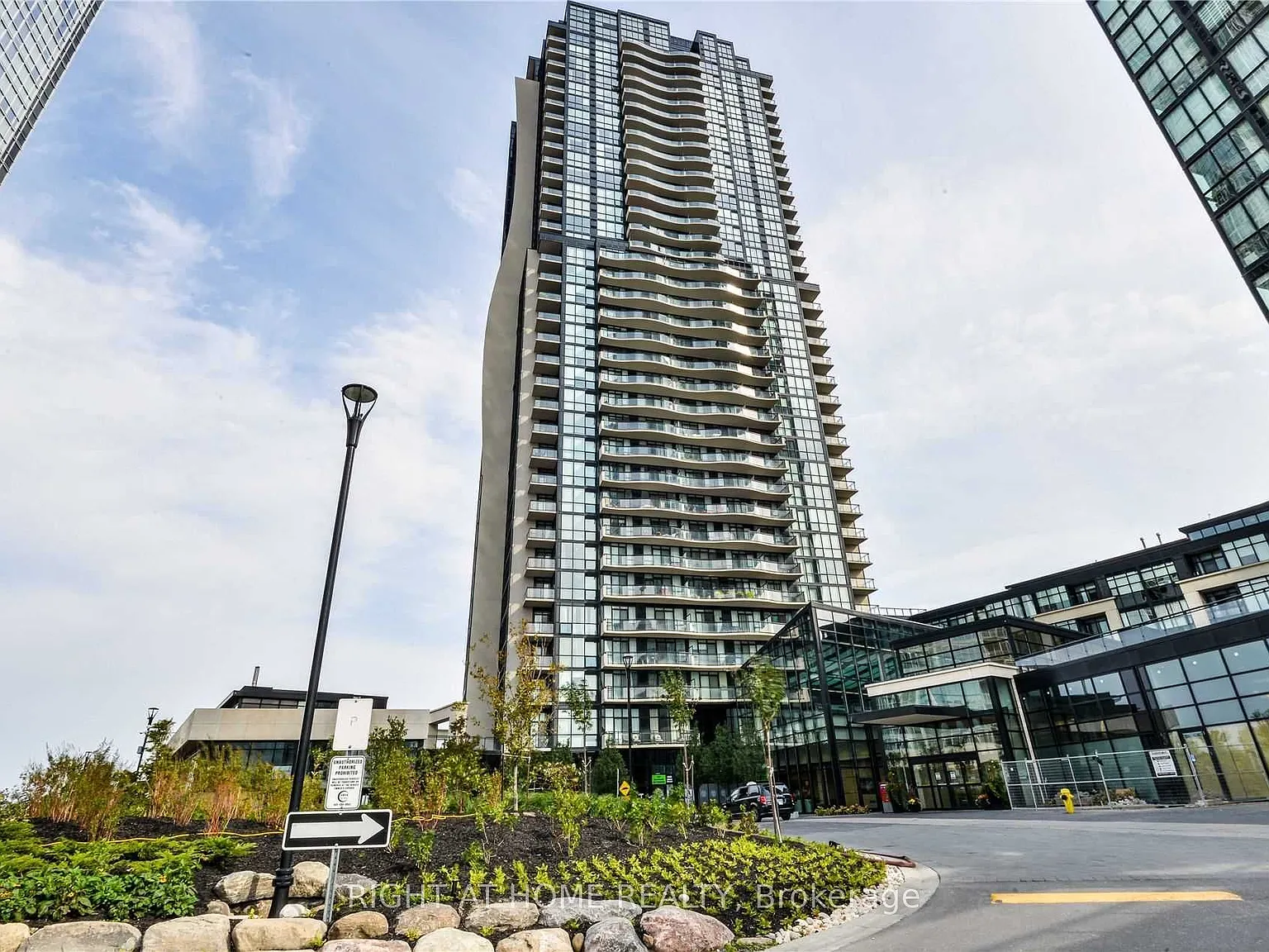 2 bed, $3,100 — Photo 1