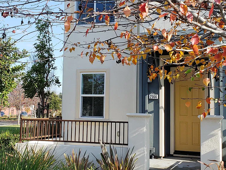 2144 Morrow St — Photo 2