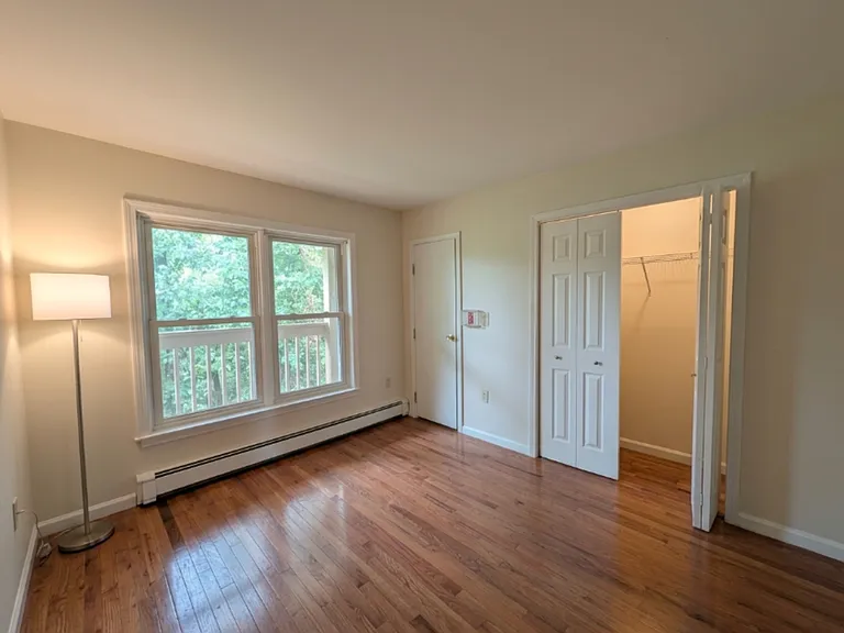Oak Knoll Apartments — Photo 15