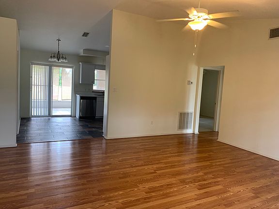 4th image of 5003 Charmer Ln