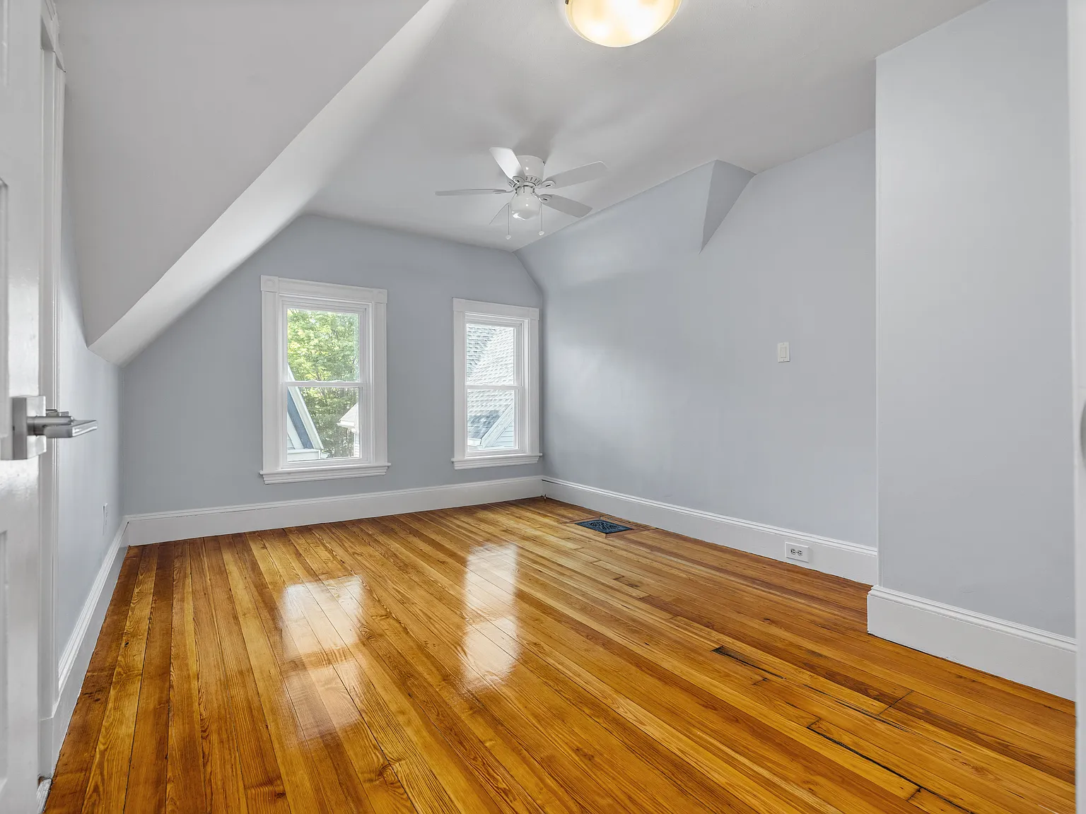 5 bed, 999 sqft, $6,600 — Photo 2